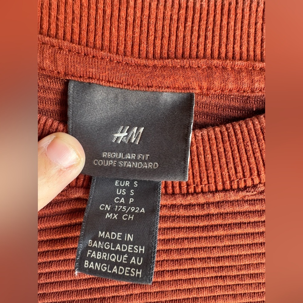 H&M Terracotta/Rust Ribbed Crewneck Size Small - Picture 3 of 6
